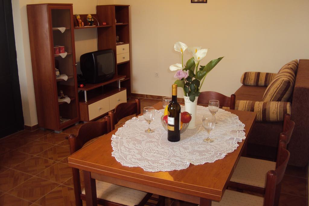 Milutinov Dvor Apartments Vrsi Dış mekan fotoğraf