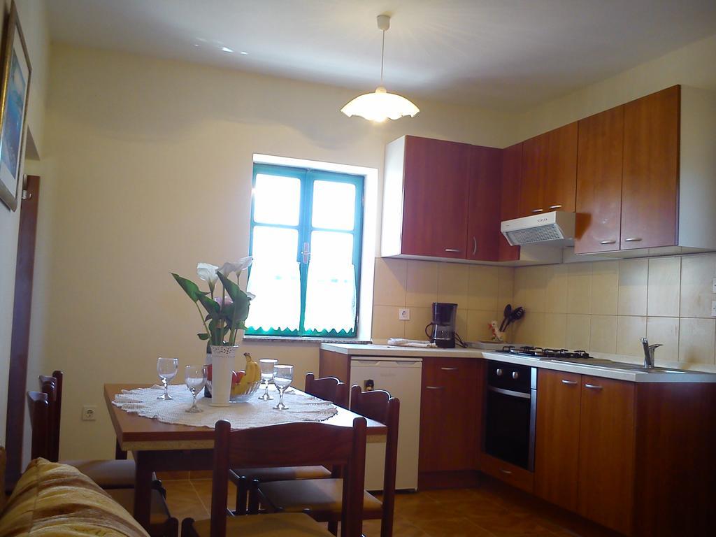 Milutinov Dvor Apartments Vrsi Dış mekan fotoğraf