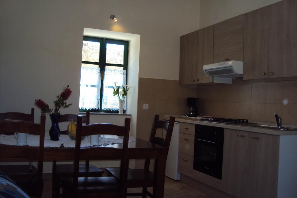 Milutinov Dvor Apartments Vrsi Dış mekan fotoğraf