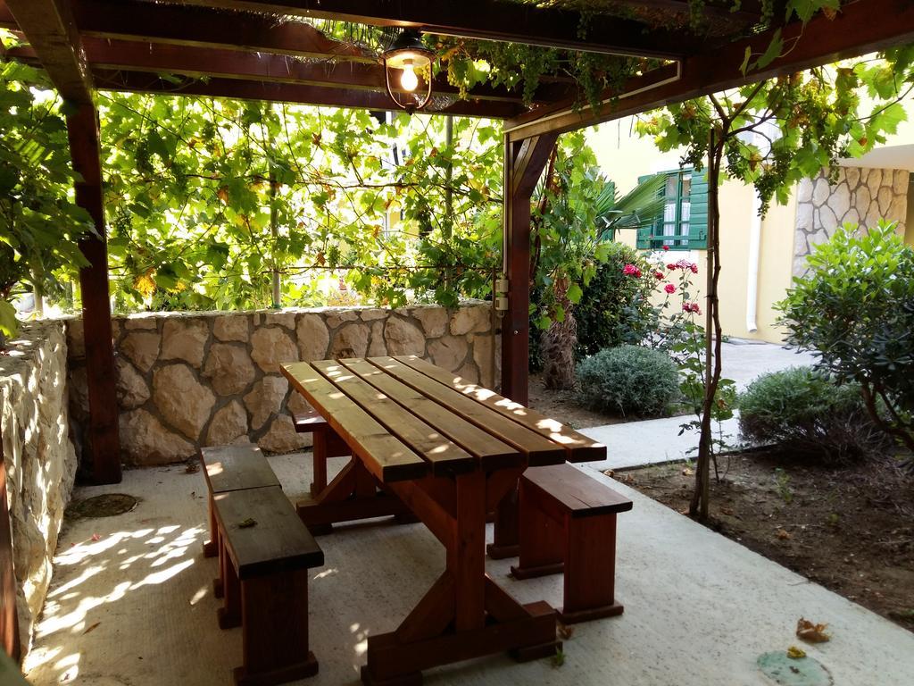 Milutinov Dvor Apartments Vrsi Dış mekan fotoğraf