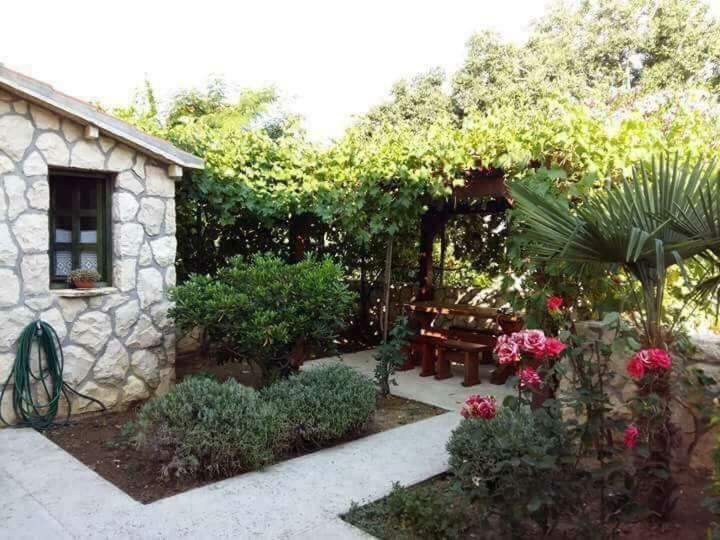 Milutinov Dvor Apartments Vrsi Dış mekan fotoğraf