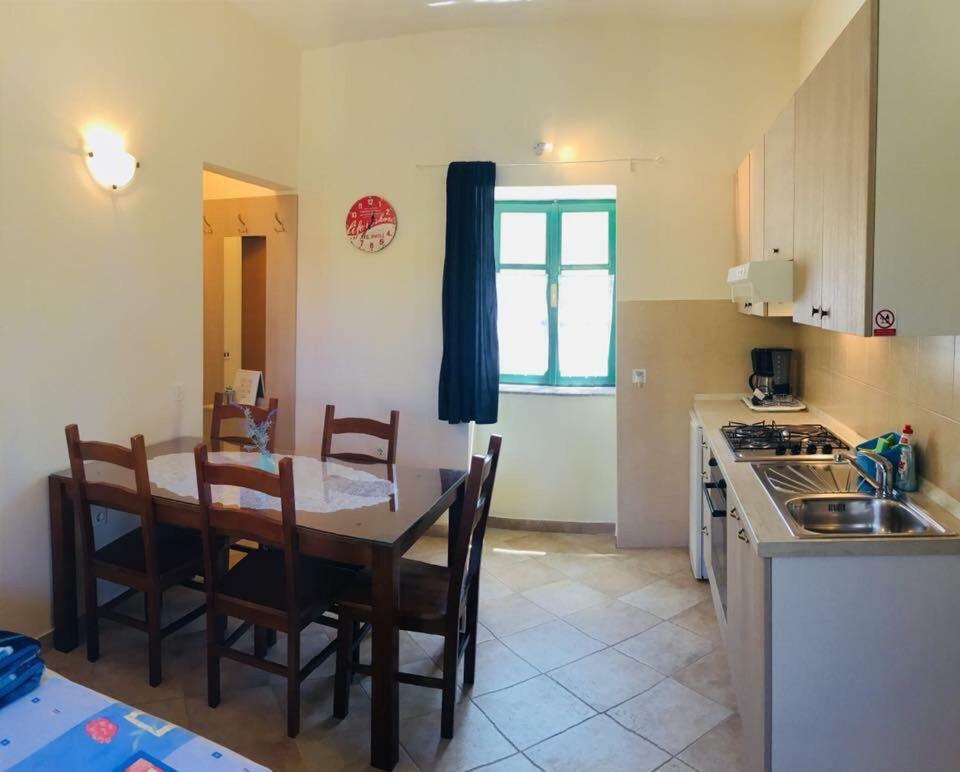 Milutinov Dvor Apartments Vrsi Dış mekan fotoğraf